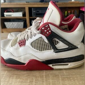 Used! Jordan 4 Fire Red size 9.5 no box